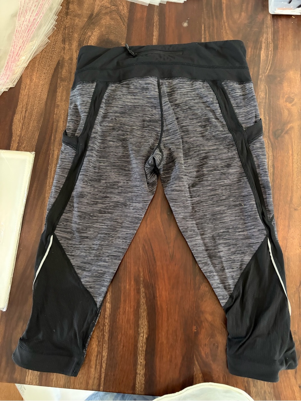 Lululemon 10 workout crop